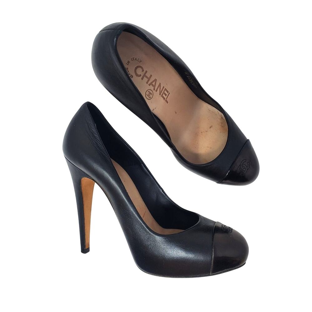 Chanel Cap Toe Leather CC Logo Pumps Interlocking Heels Black Karl Lagerfeld 37